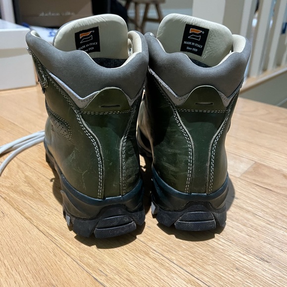 ZAMBERLAN VIOZ LUX GTX® RR WNS Hiking & Backpacking Boot Waxed Green - Picture 12 of 16